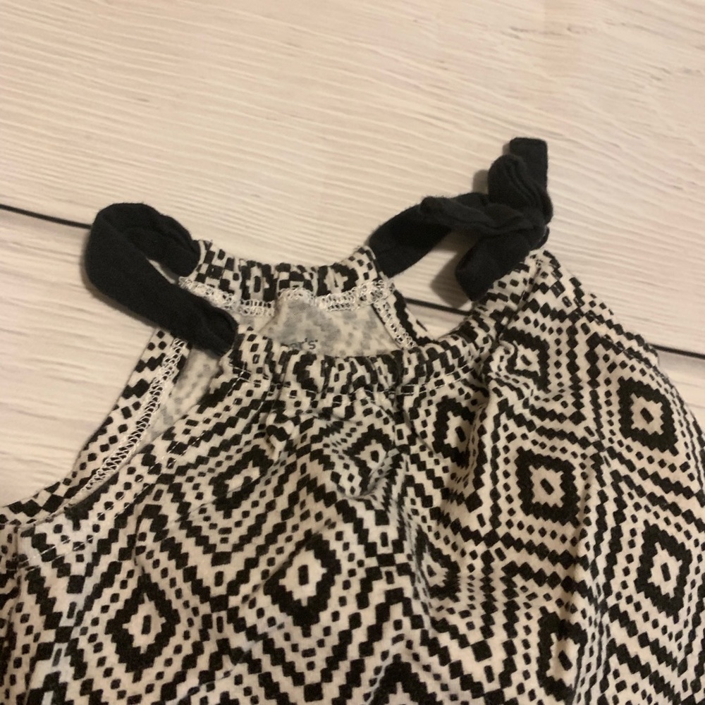 *Like New* Baby Girl Black Aztec Print Legging Set - Picture 3 of 4